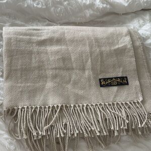 Aritzia Sunday best coco scarf
